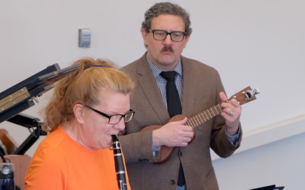 Faculty Dan Sarefield playing ukulele and woman playing clarinet