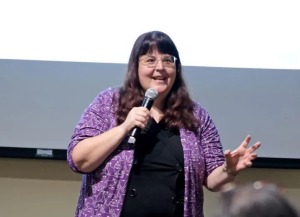 Kisha Tracy with microphone talking during Harrod Lecture