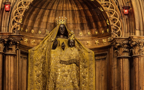 Black Madonna in Chartres Cathedral