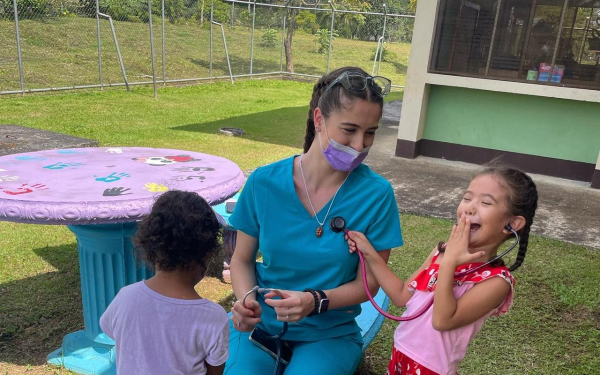 Nursing student Genevieve Casucci with children in Costa Rica