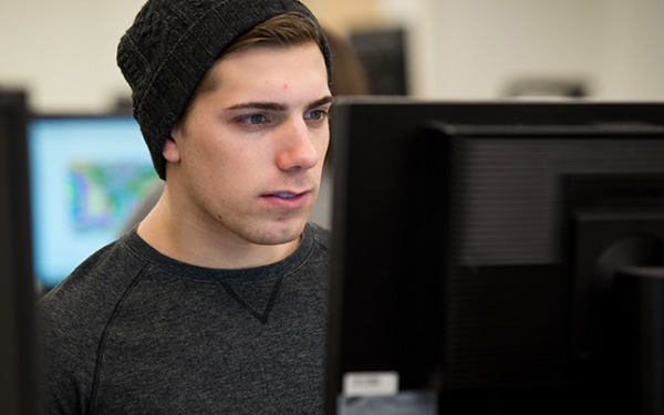 Student working in a computer lab