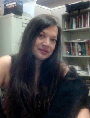 Lisa Gim Photo from LinkedIn in her office