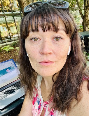 Elisabet Takehana selfie outside in front of her laptop