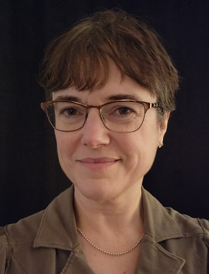 Laura Robinson Dean of Library headshot.