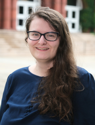 Headshot of Anna McEnaney from SU SUCCESS office.
