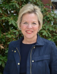 Headshot of Christine Shane outside