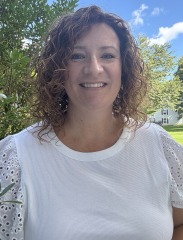 Lisa Adams Admin. Asst. headshot outside