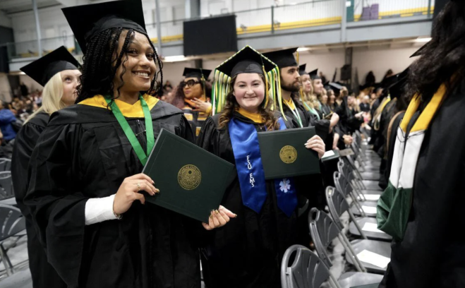Graduates from winter commencement pose