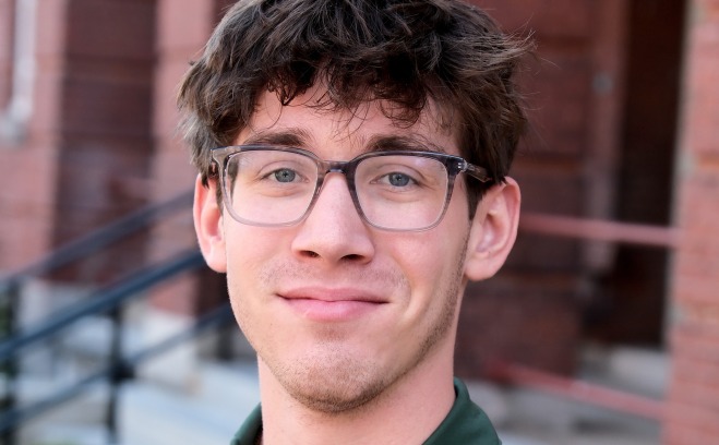 Samuel Monteiro OSD Orientation Leader outside.