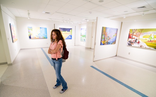 Student in the art gallery in Hammond