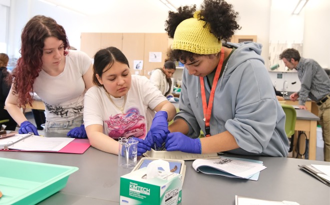 students in lab doing a dissection