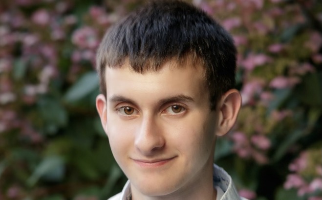 Gabriel Toomey ACT tutor headshot outside
