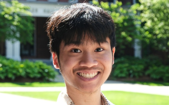 Portrait of Sean Thipphavong outside.