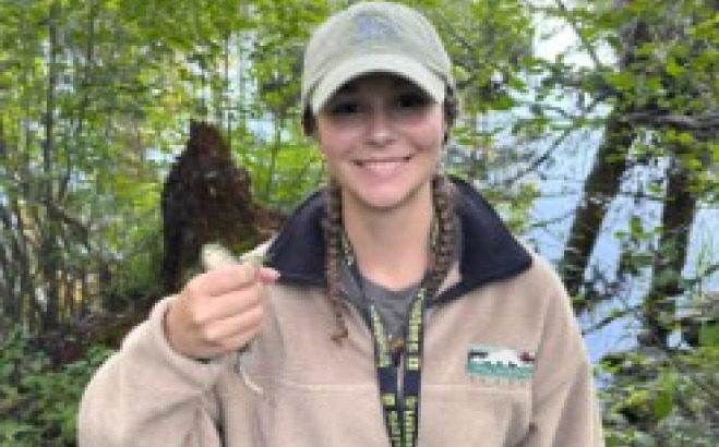 Lillian Maxwell ACT tutor outside holding a frog.
