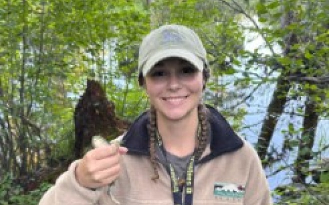 Lillian Maxwell ACT tutor outside holding a frog.
