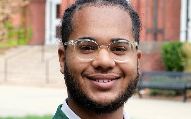 Geybrell Liriano headshot outside in front of Thompson Hall. 