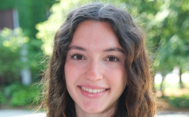 Lilu DaSilva orientation leader headshot.