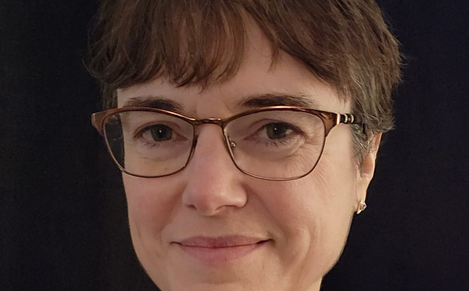 Laura Robinson Dean of Library headshot.