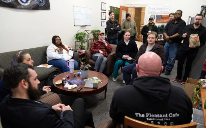 Students and staff gathered in the Veteran's Center for a meeting.