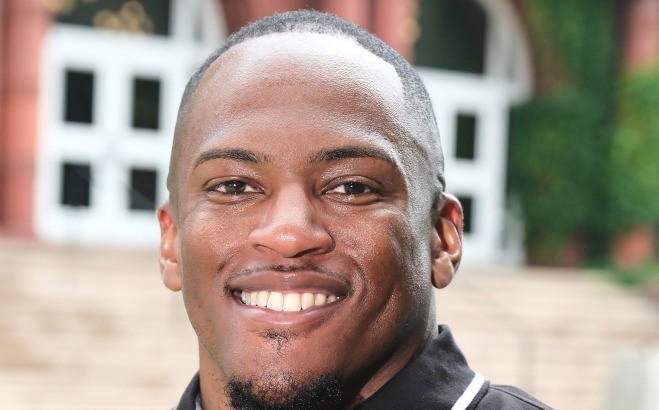 Headshot Darrien Waugh SU SUCCESS office. 