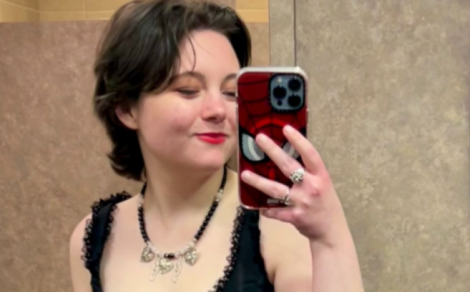 Ash Pierce selfie in mirror.
