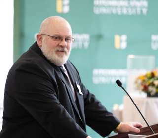 Jon Hogue '87 receives the Alumni Achievement Award