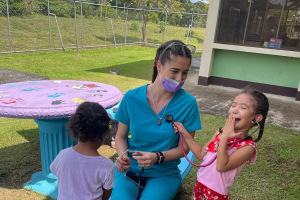 Nursing student Genevieve Casucci with children in Costa Rica