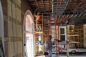 Worker and supervisor in Thompson Hall lobby