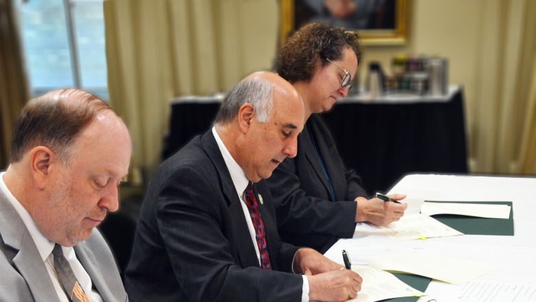 Photo of Weizer Lapidus and Marshall at Rhein Waal signing June 2023