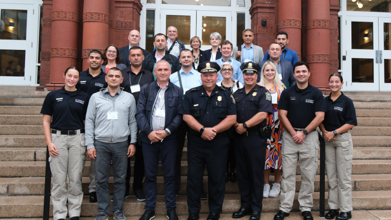 Visitors from the Sprska Republic on Thompson steps