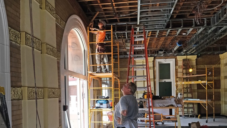 Worker and supervisor in Thompson Hall lobby