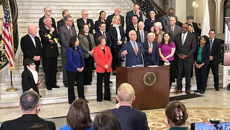 Go Higher at the state house with President Donna Hodge in attendance