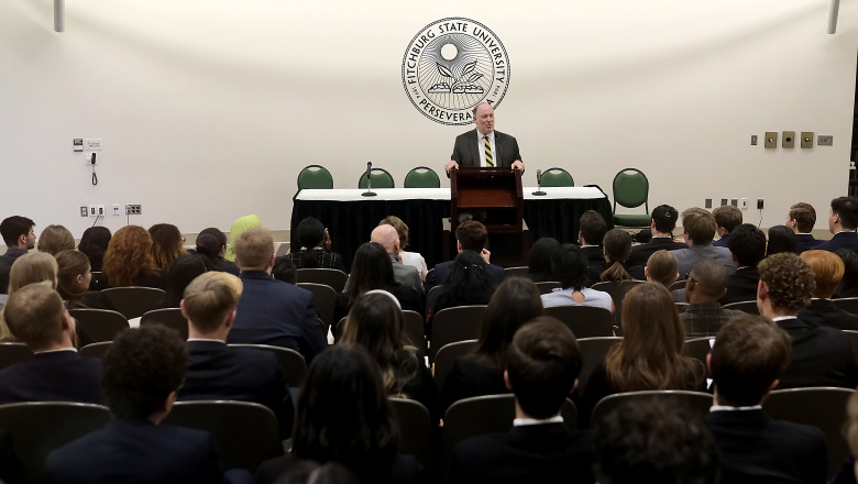 Professor Paul Weizer at Moot Court
