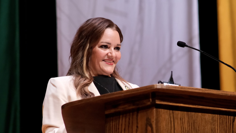 Donna Hodge delivers her State of the University speech 