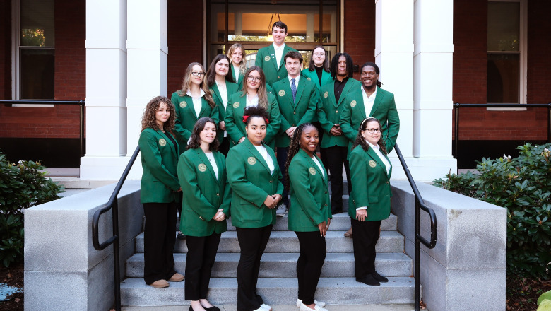 Presidential Ambassadors on the steps of Miller Hall. 