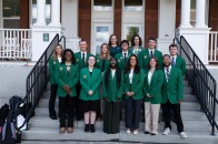 Presidential Ambassadors take photo with Pesident Hodge in front of Thompson Hall