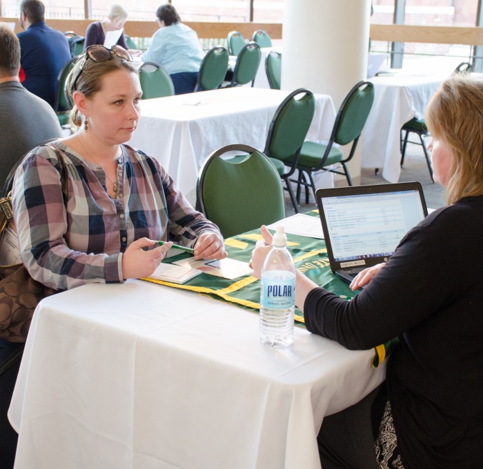 Shelby Cota advising student