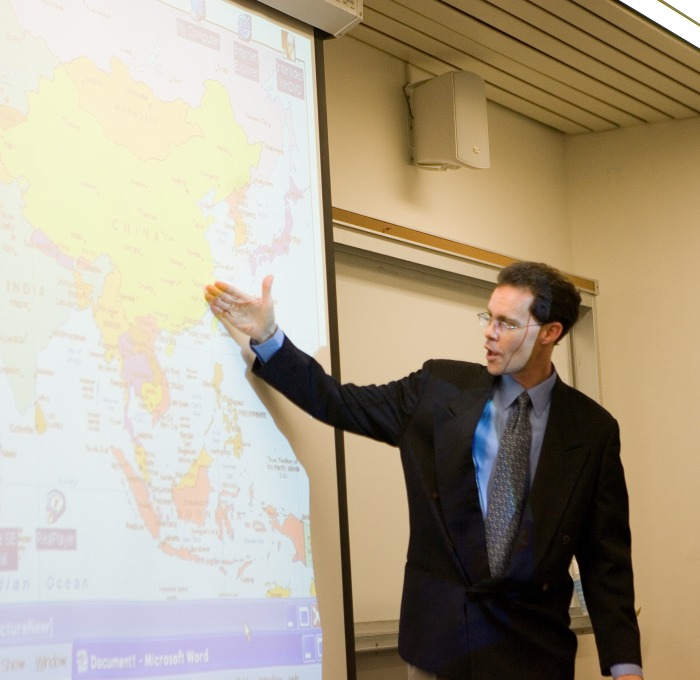 Dr. Spero lecturing to class