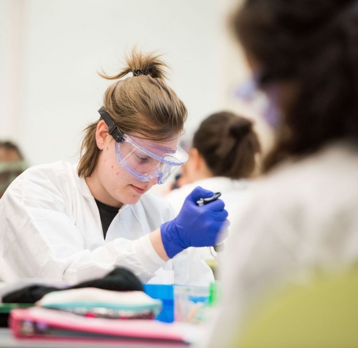 Bio lab student