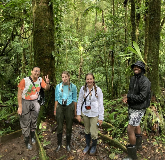 Students in the forest in Costa Rica July 2022