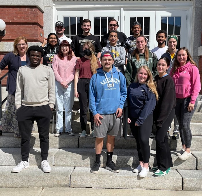 Honors program group with Dr Katherine Jewell on steps of Edgerly Hall