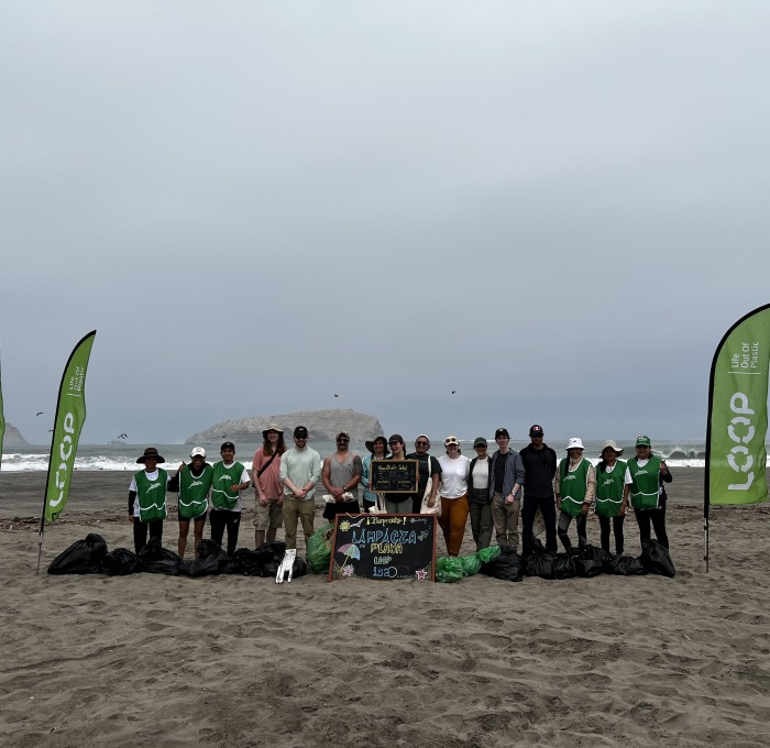 GIS in Peru cleaning up oceans with LOOP group shot on the beach