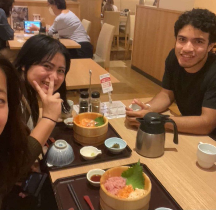 Darren Jimenez in Japan eating with other students
