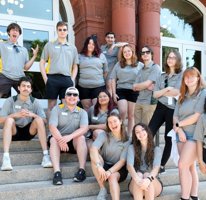 Group of Summer Orientation Leaders o the stairs of Thompson
