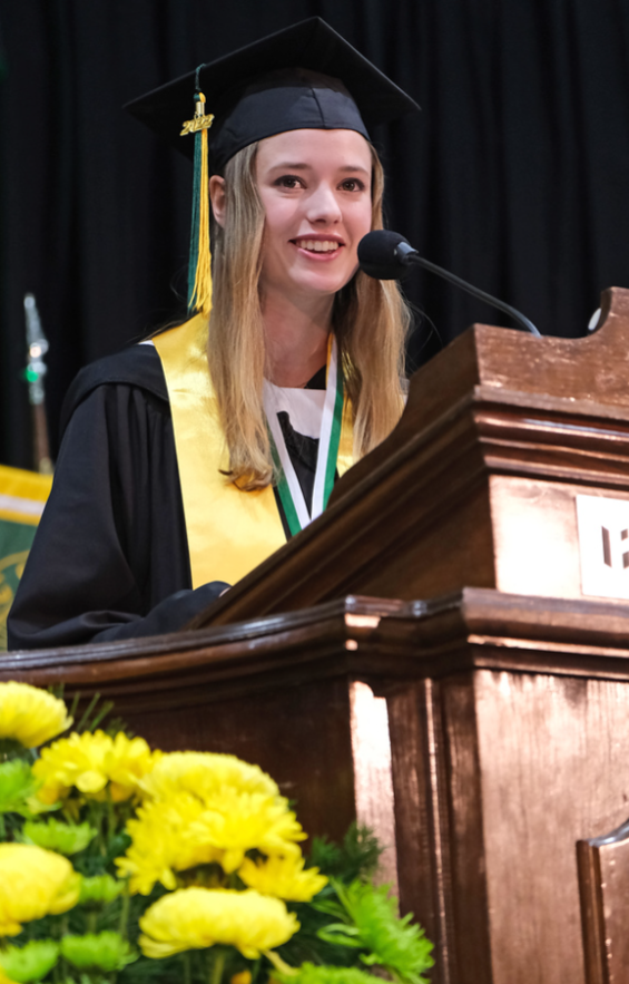 Photo of Hallie Dyer delivering valedictory address at winter commencement 2022