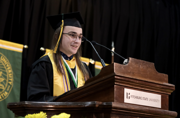 Dylan Dandy delivers valedictory address