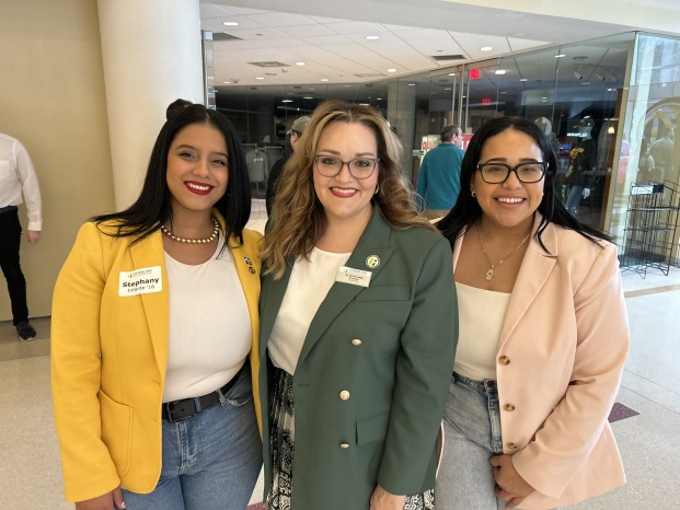 President Hodge flanked by SGA alumni Stephany Infante and Alexandra Valdez