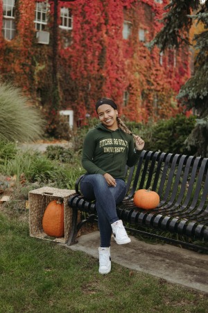 Portrait of human services Winter 2023 graduate Nadieska Diaz Araujo