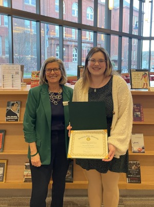 2025 Student Employee Award Winner Mackenzie Dodge with Dean Jackie Kremer