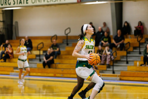Julie Davis playing basketball